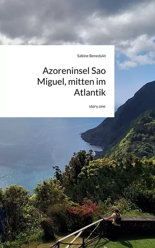 Azoreninsel Sao Miguel, mitten im Atlantik. by story.one