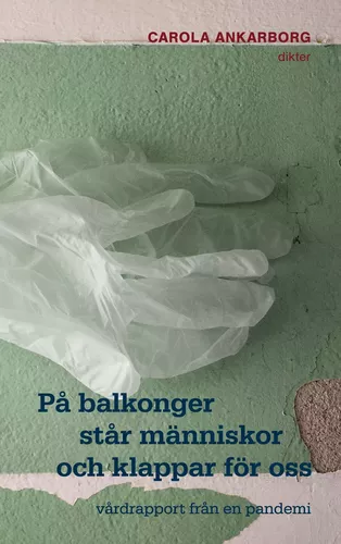 På balkonger står människor och klappar för oss